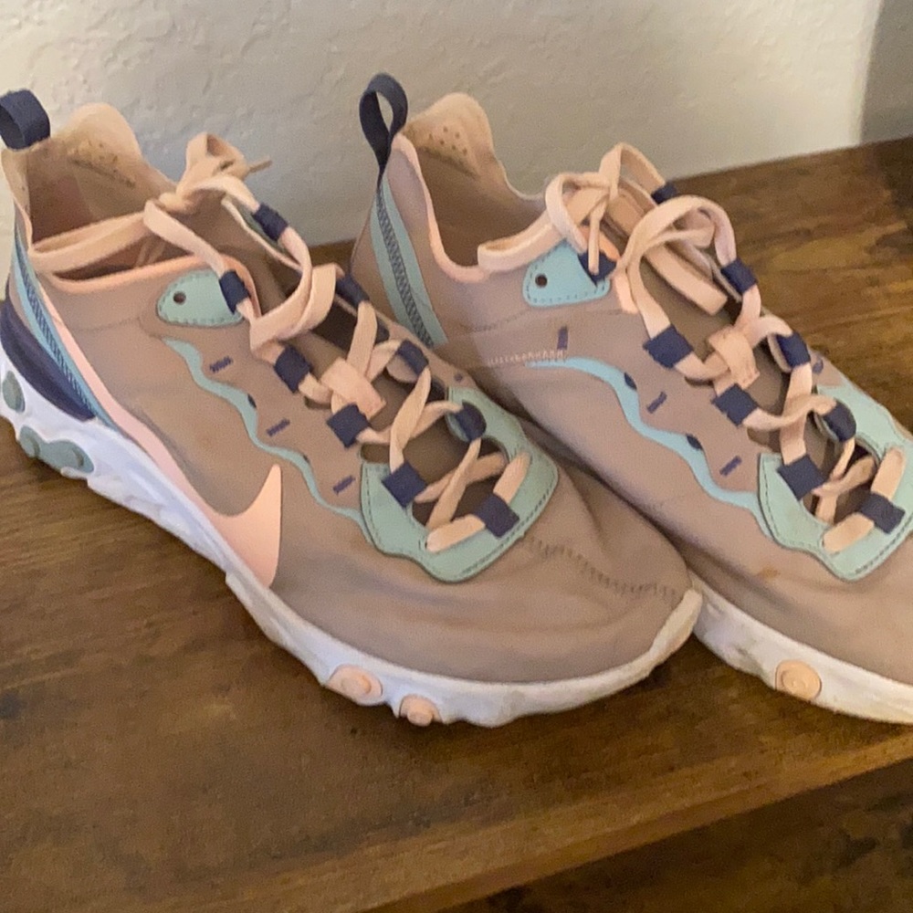 Nike tennis shoes